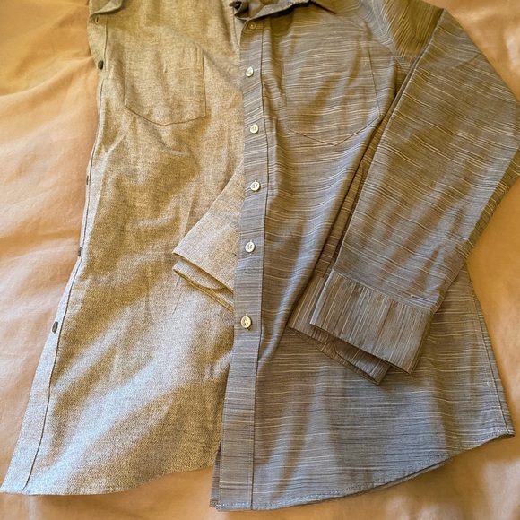 Men’s button down shirt size medium - Picture 2 of 2